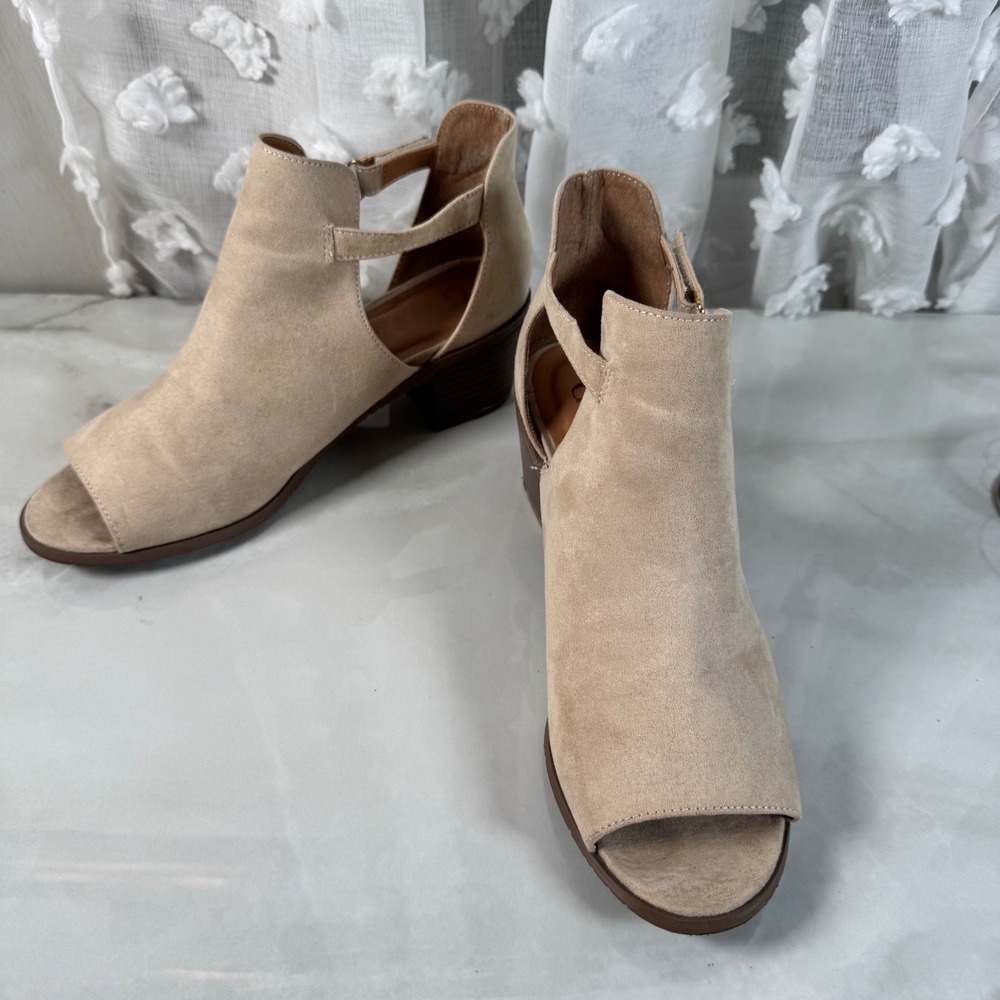 Groove Beige Microfiber Linette Open Toe Booties Sandals Heels Cruise Resort 9.5